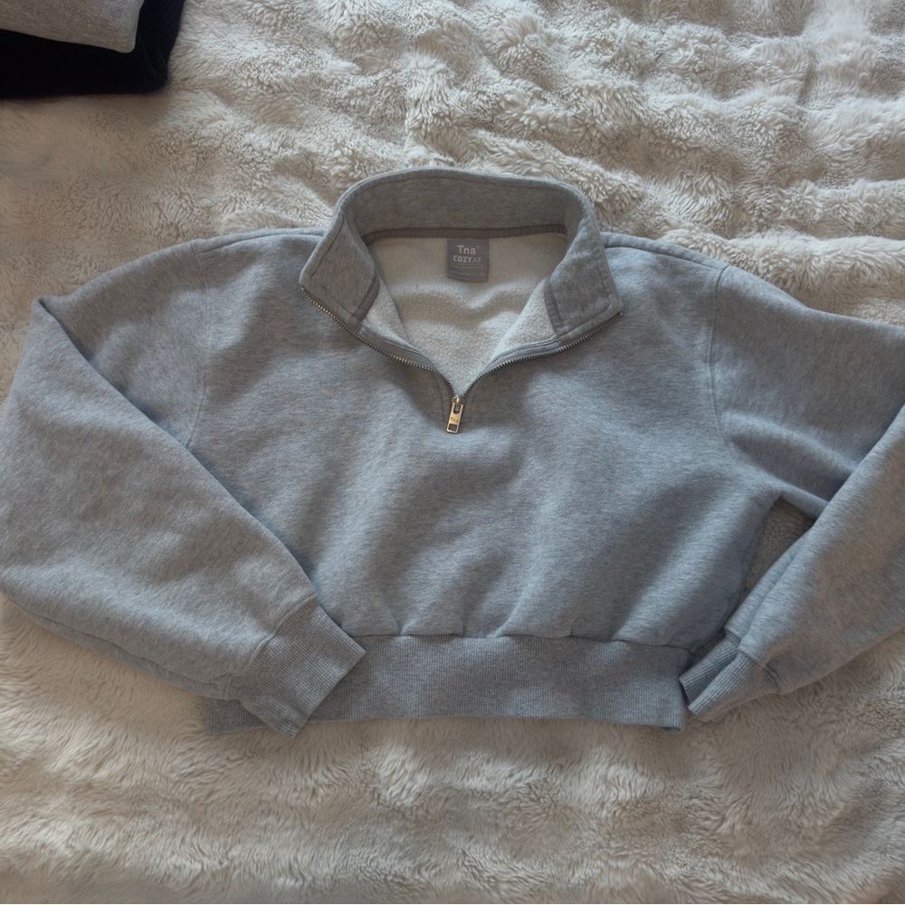 Aritzia tna half zip